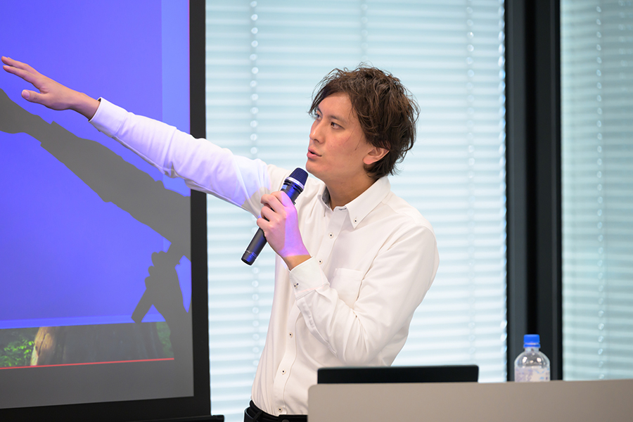 Toru Kishida giving a lecture