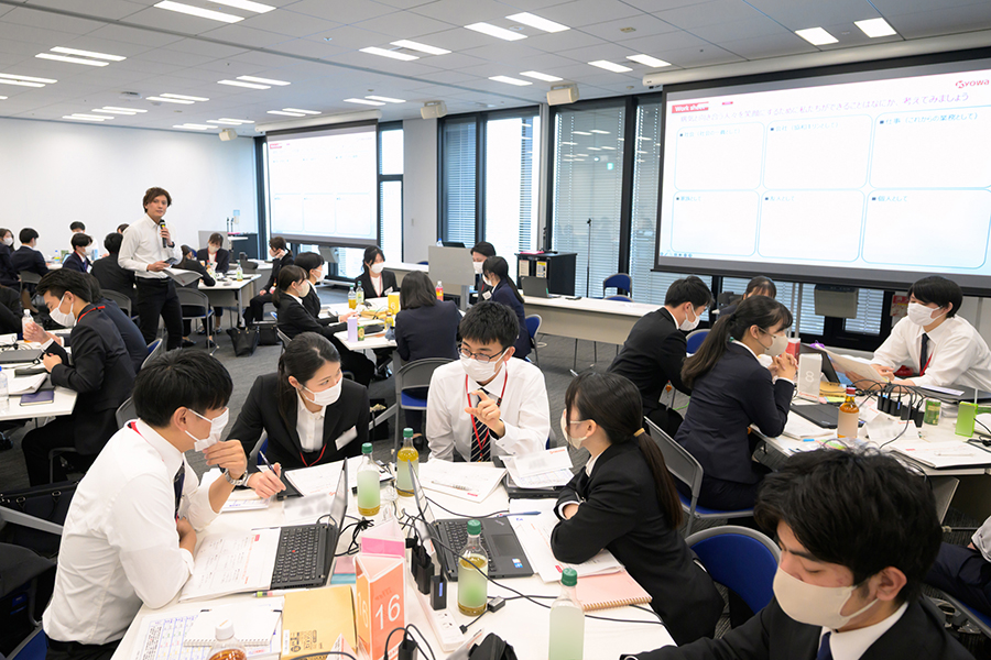 New employee actively exchanging ideas